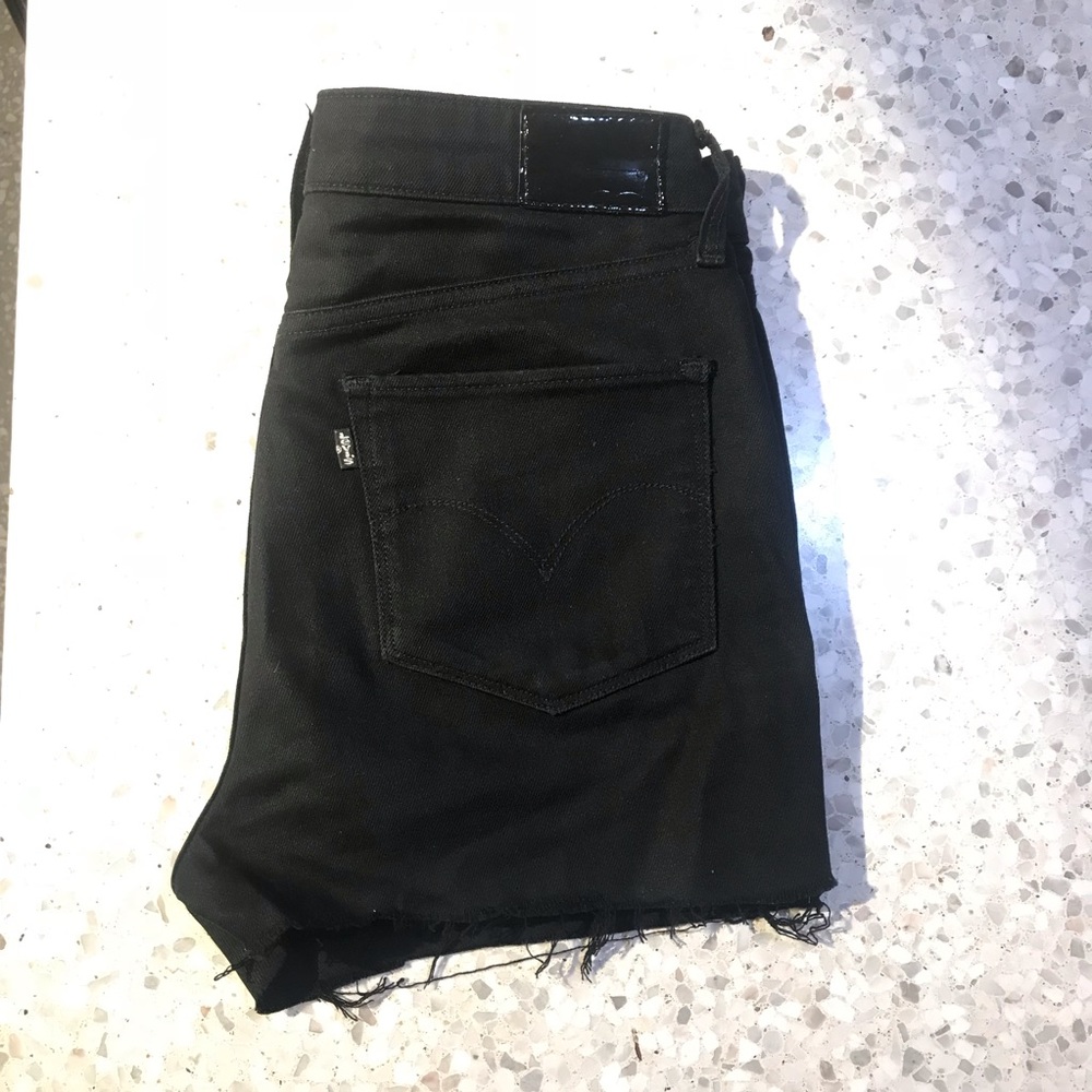 High waisted Levi’s cut off‘s